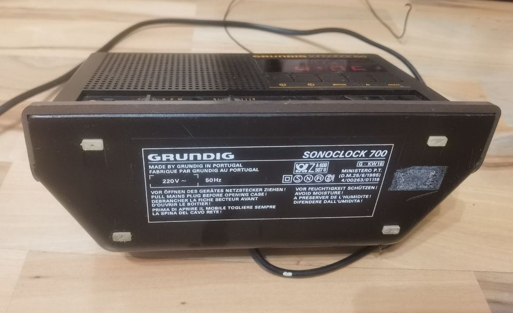 Radio cu ceas Grundig Sonoclock 700 retro vintage colecție anii 80