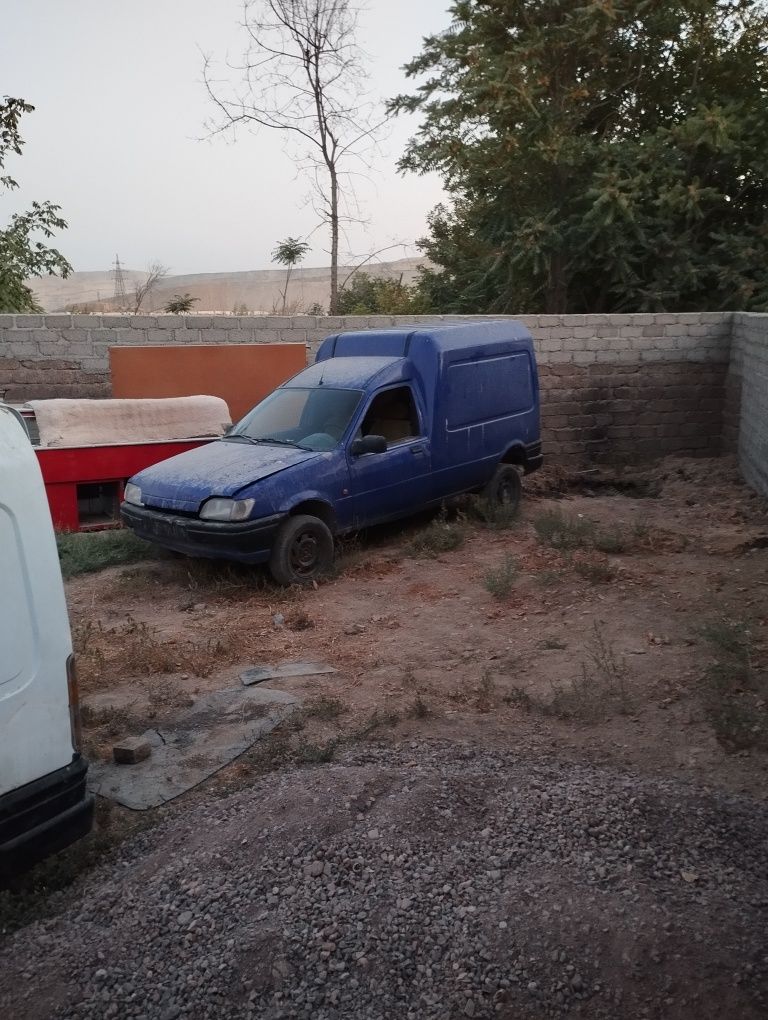 Ford eskord. 1111
