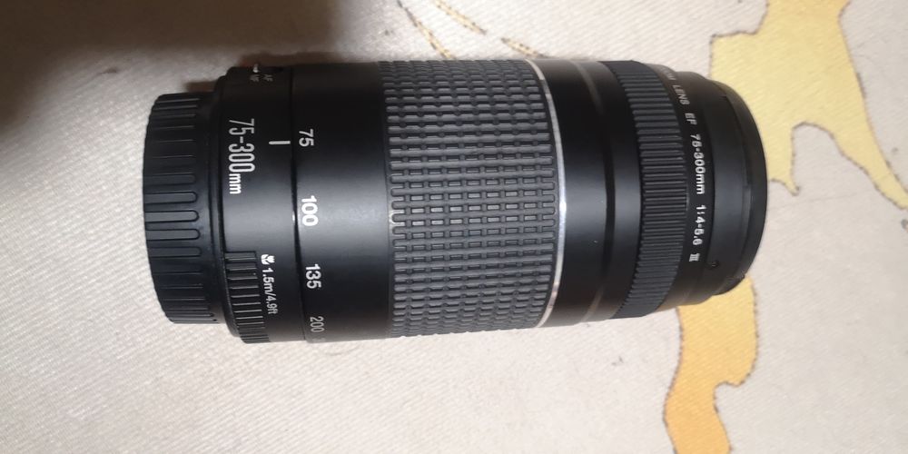 Объектив Canon 75-300