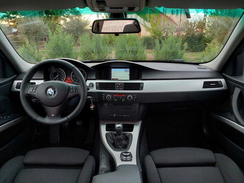 BMW E90 320d 177cp *2010* M-Pack Exterior / Navi / Xenon