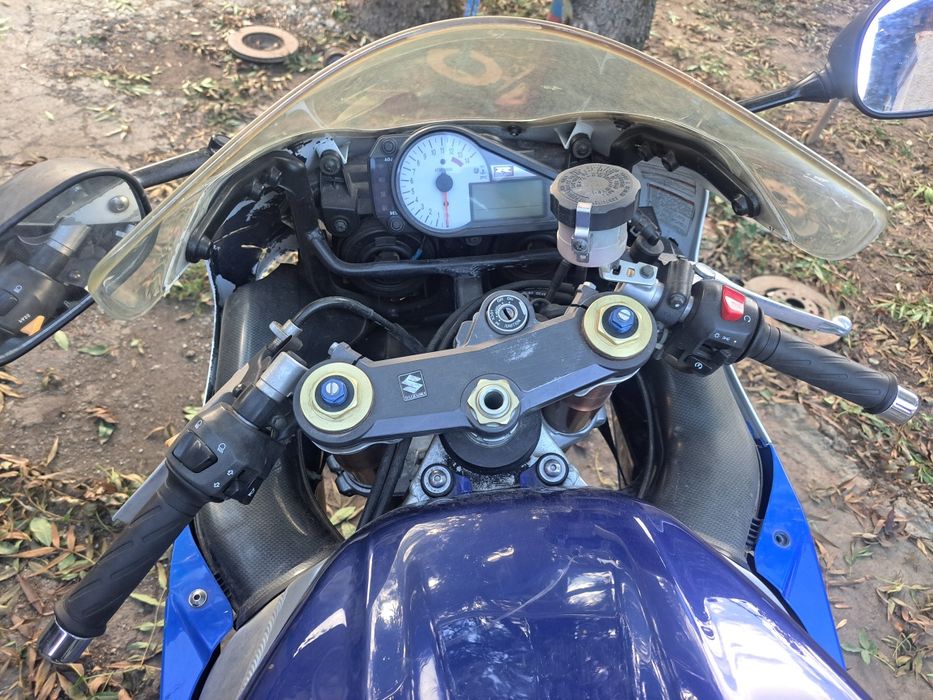 Vând piese suzuki gsxr 1000 k1/k2