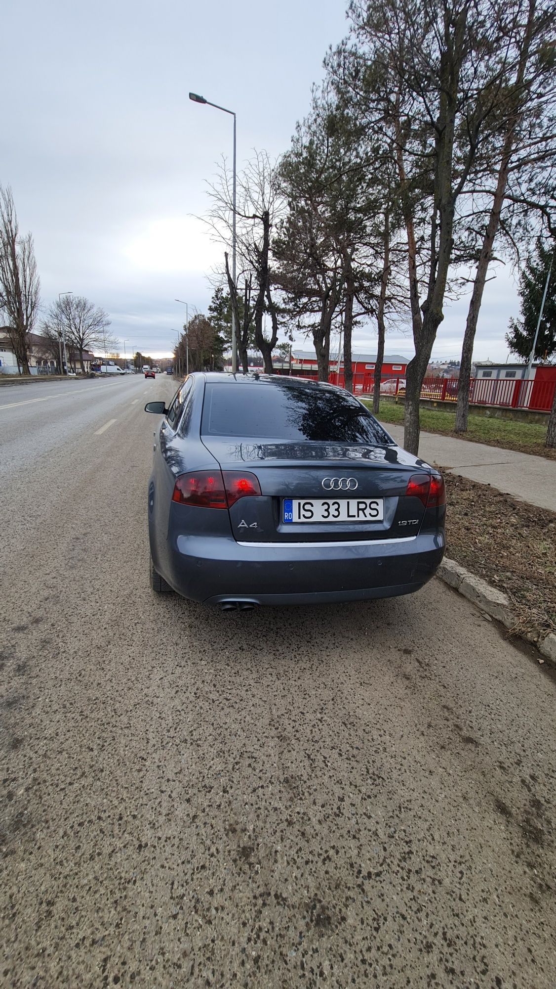 Vând Audi A4 b7 1.9 tdi