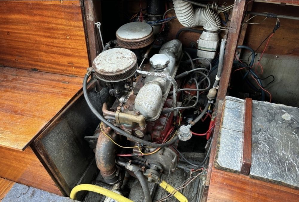Barcă din lemn, motor Volvo PentaB20 Aqua 130 HP