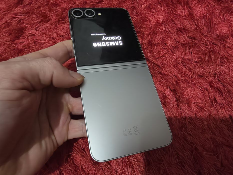 -Samsung Z Fold 6, Grey, 256Gb, 12Ram, doar telefonul, impecabil, star