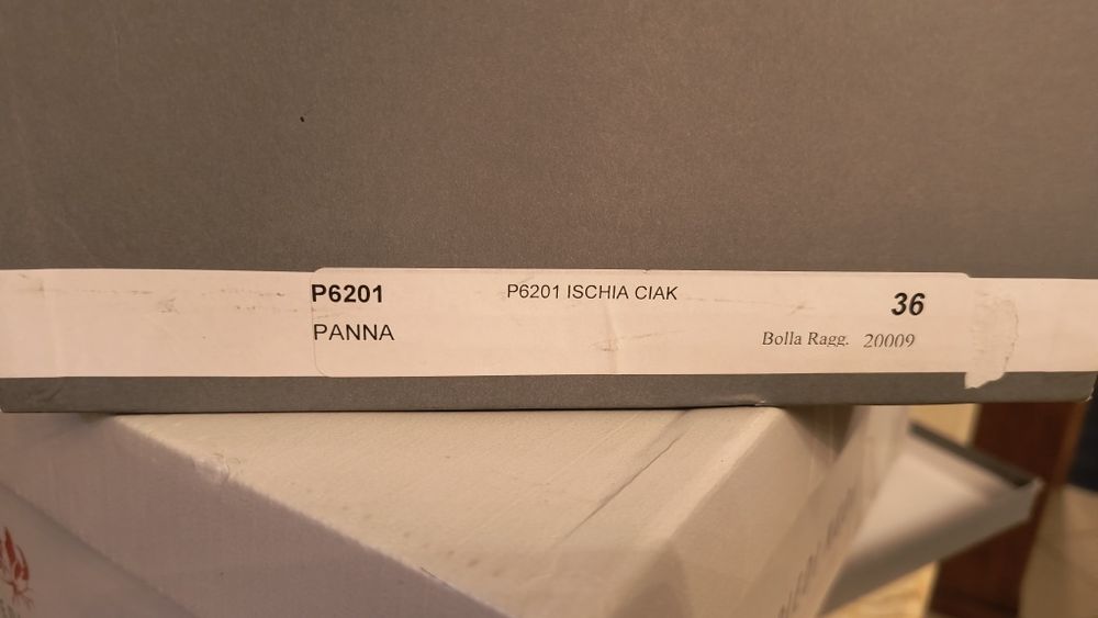 Sandale albe din piele cu franjuri