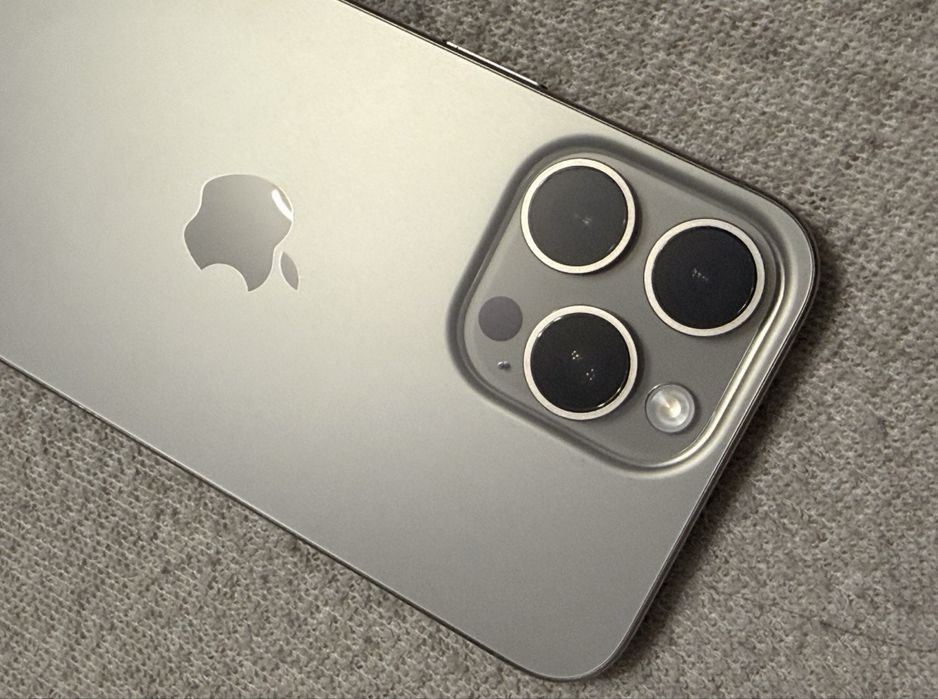 Iphone 15 PRO MAX - natural titanium