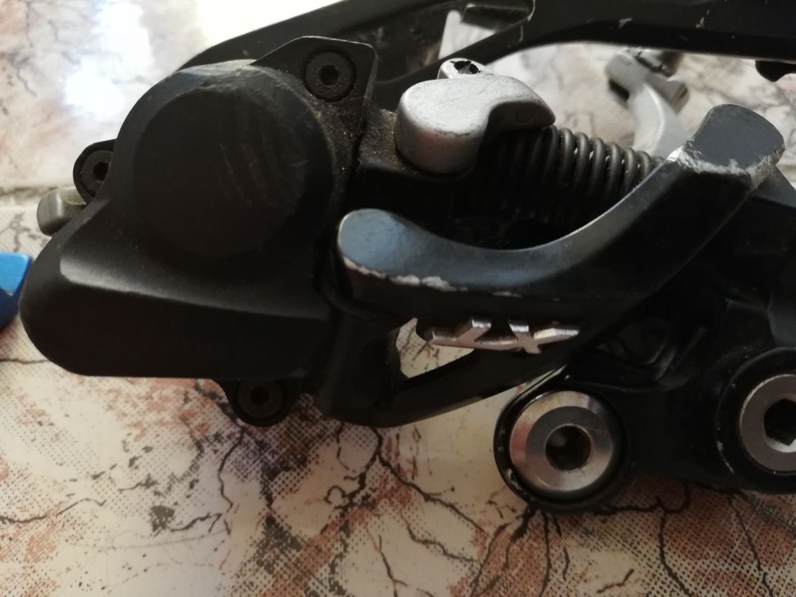 Vând schimbător pinioane shimano XT