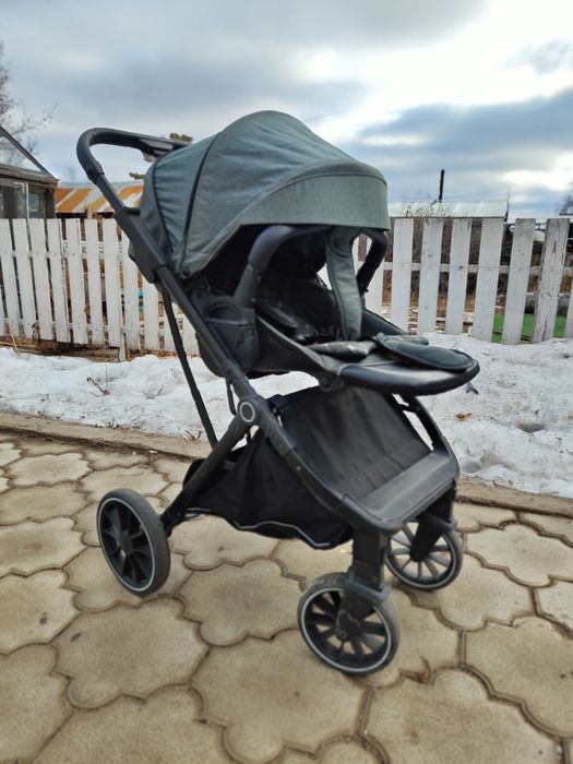 Продам прогулочную коляску