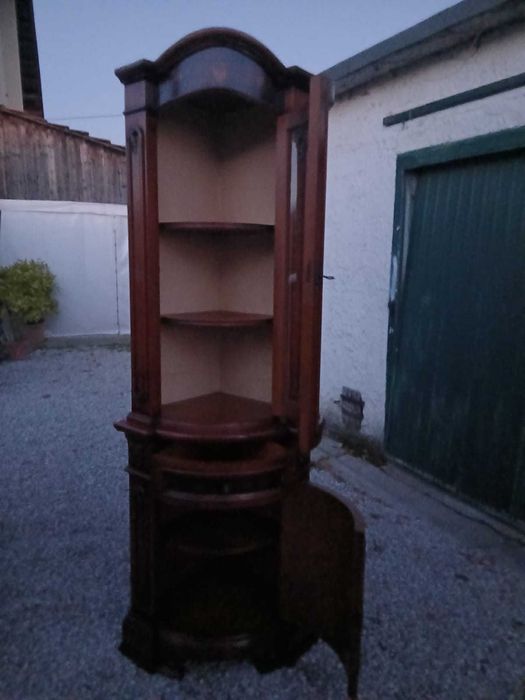 Vitrina Barocc pe Colt