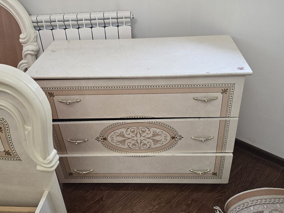 Спальный диван+трюмо(камот)