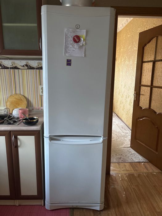 Холодильник Indesit