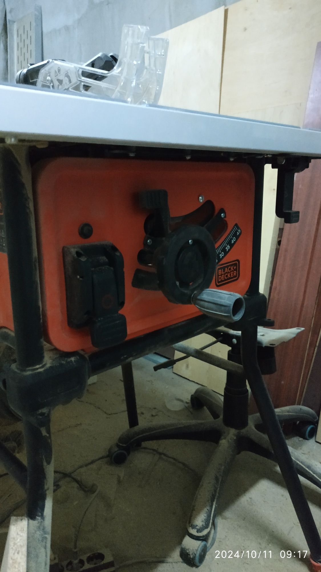 Настолен циркуляр Black & Decker BES720-QS