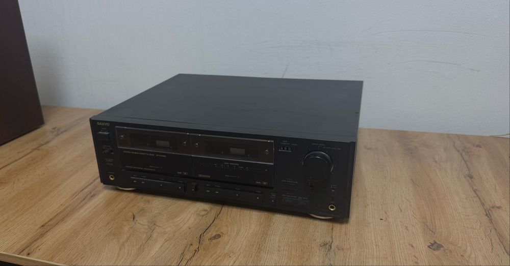 Продаётся кассетная дека Sanyo RD-W8300