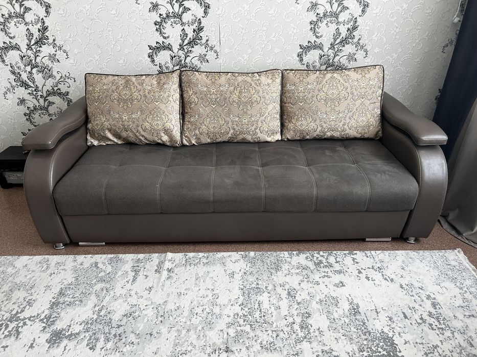 Продам диван  . Б/у в  отличном   состоянии . Цвет темный шоколад