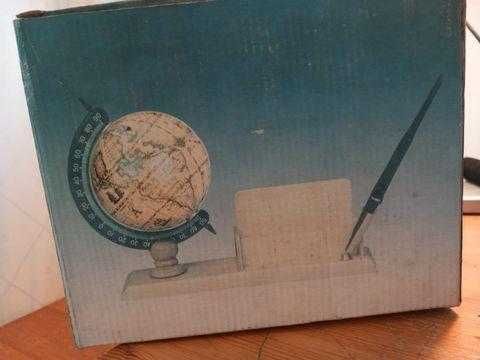 Стара поставка за писалка за бюро от глобус от 1980-90 г.