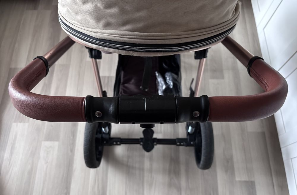 Vând cărucior 2 in 1, cu șezut care se transformă și în landou