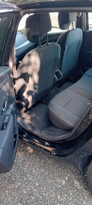 Renault megan 3  1.5 dci Km REALI se trec pe factura Carte service Ren
