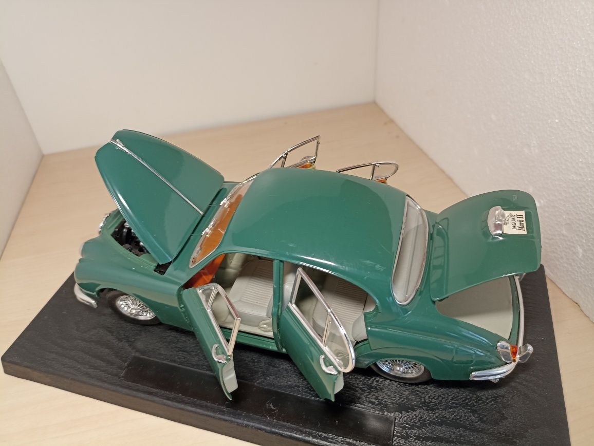 Jaguar MarkII 1959 macheta auto la scara 1/18, maisto