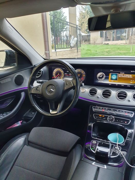 Vând Mercedes E class