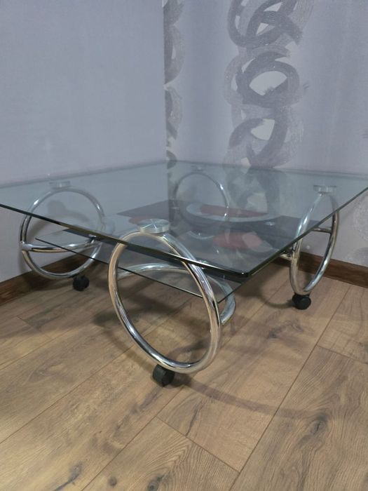 Продам столик журнальный