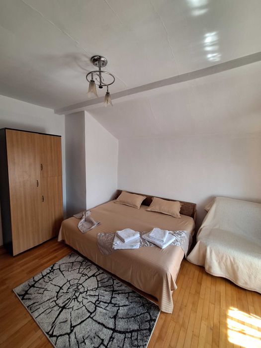 Inchiriez casa cu mansarda