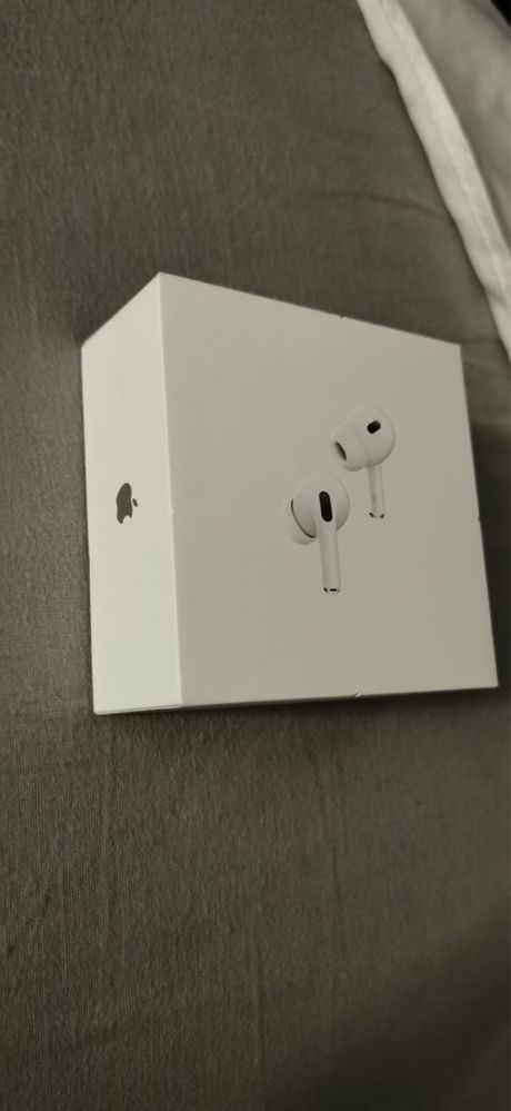 Чисто нови безжични слушалки Apple Airpods Pro (2nd Generation) - 2022