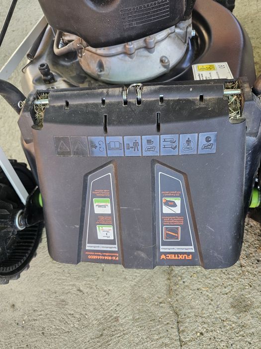 Masina de tuns iarba  benzina