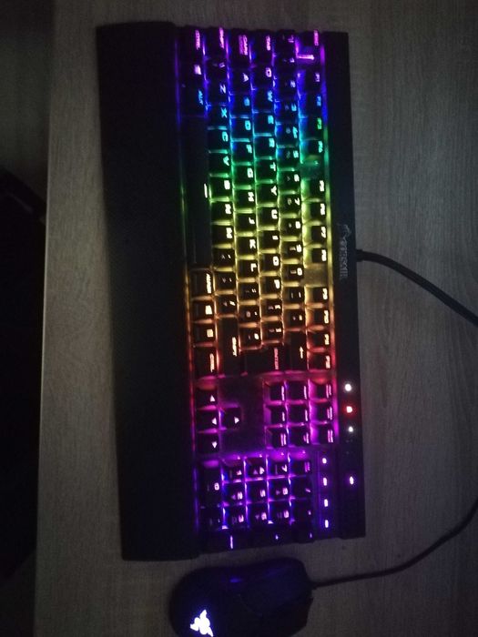 Pachet periferice tastatura mecanica Corsair mouse gaming Razer casti