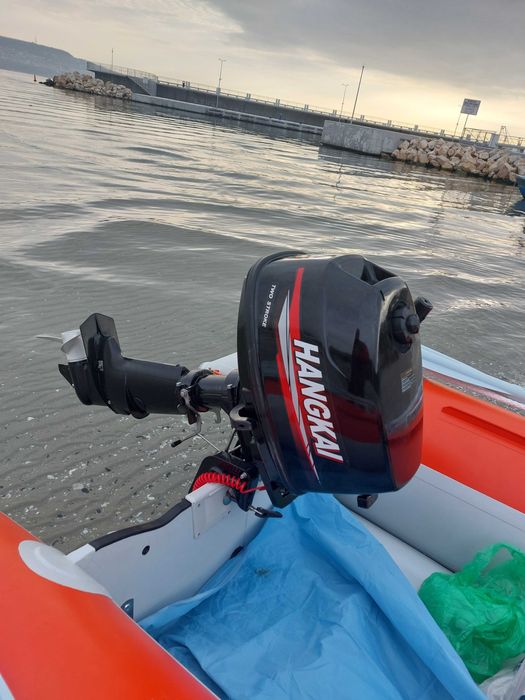 Лодка комплект със двигател