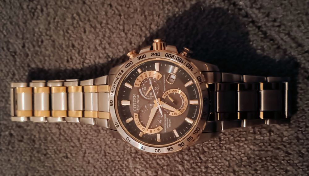 Ceas cronograf Citizen Eco Drive Radio Solar E650 
Angre