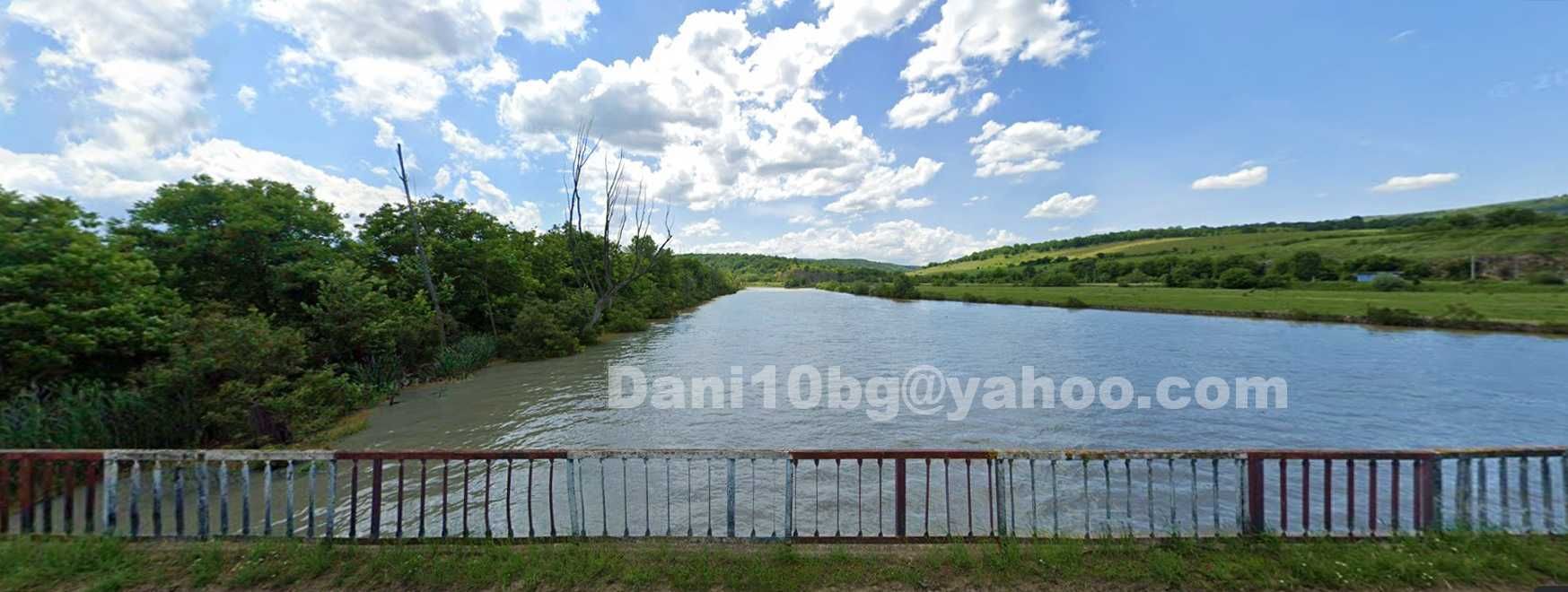 Продавам селска къща с голям двор и градина в с. Радовене/Роман