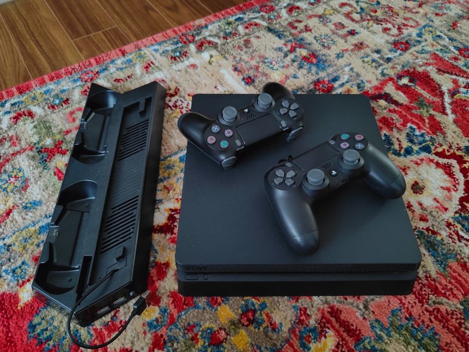 продаю play station 4