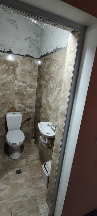 Самостоятелна сграда с навес и гараж-с.Войводово