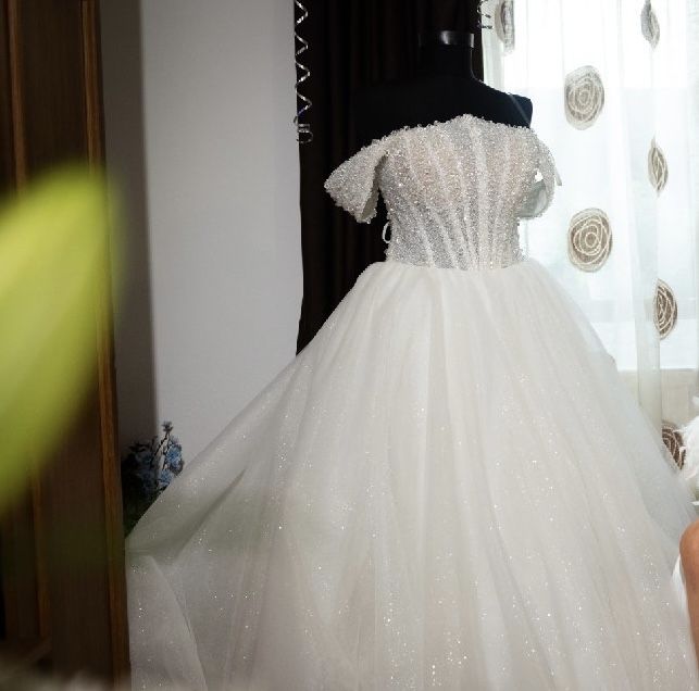 Vând rochie de mireasă stil prințesă