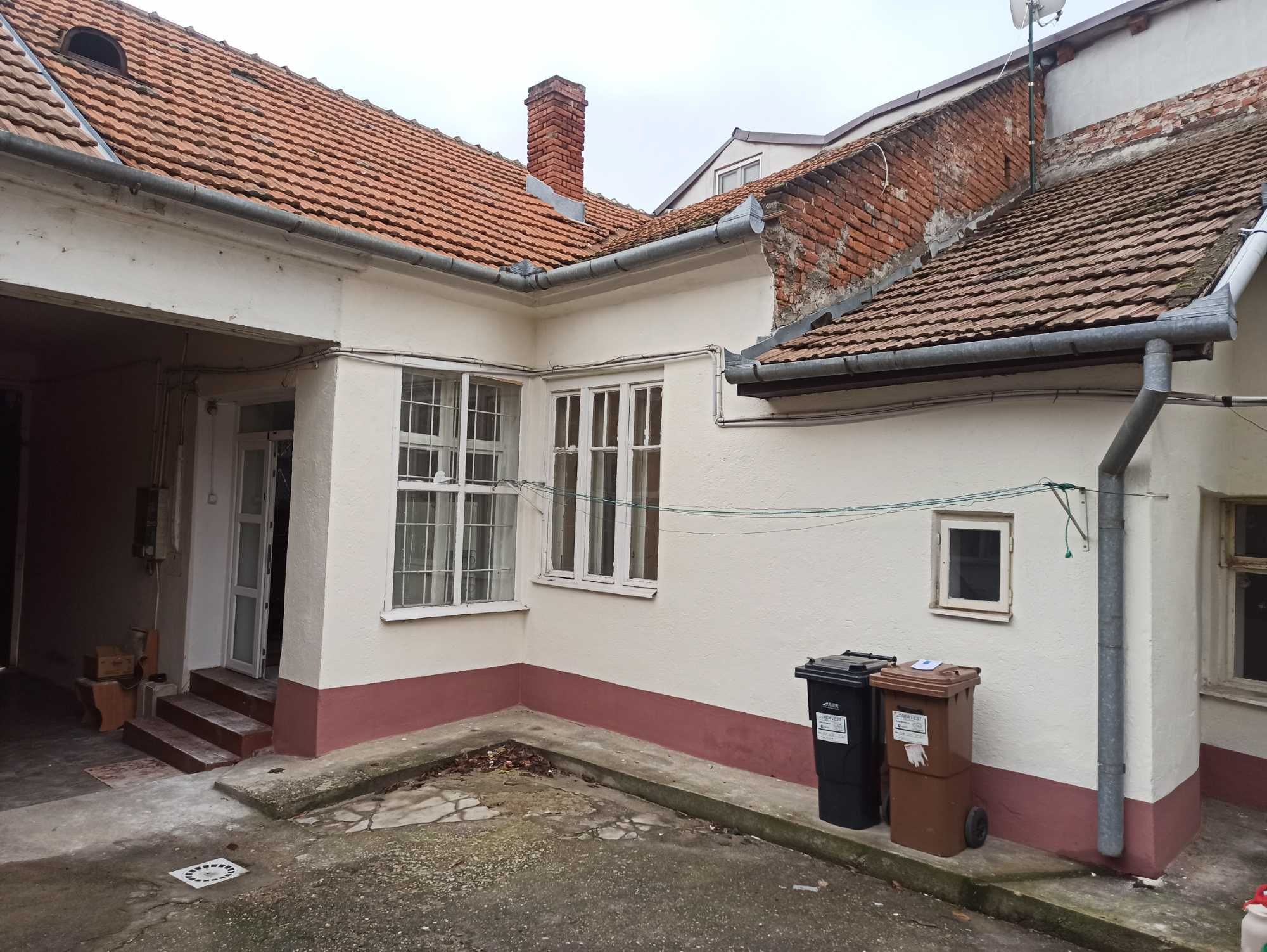 Casa ultracentral Ady Endre25 100mp+130mp curte,termoficare 129000 eur