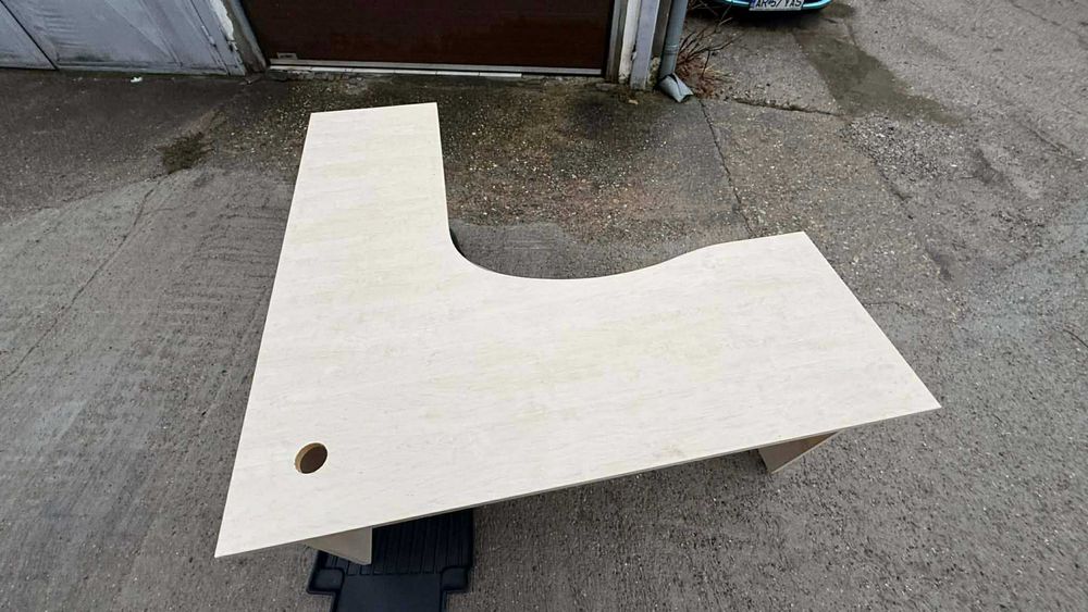 Birou in forma de ,,L"