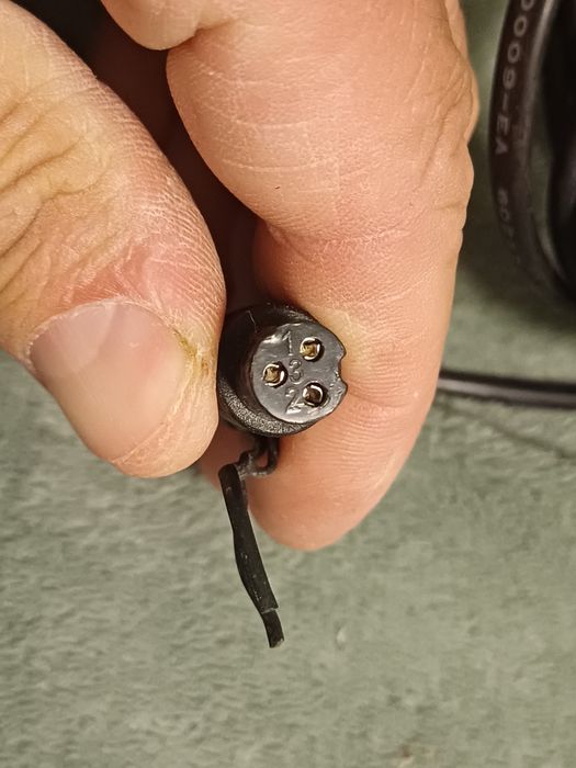 Incarcator Hoverboard 42v  1,5A in stare buna

#1

#1