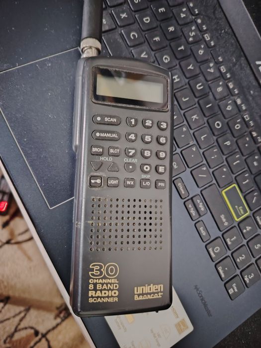 Uniden 8 benzi scan , perfect functional