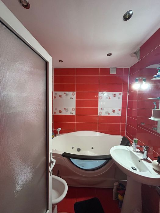 Închiriez apartament