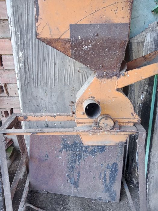 Машина фуражомелка