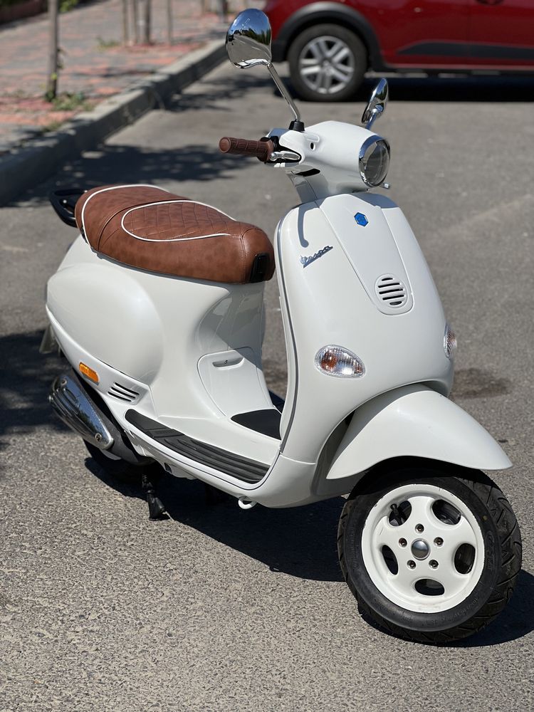 Piaggio Vespa ET4 150 (se poate conduce cu A2 sau A)