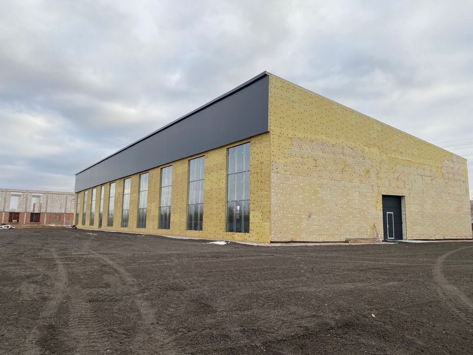 Сдам в аренду 1400кв