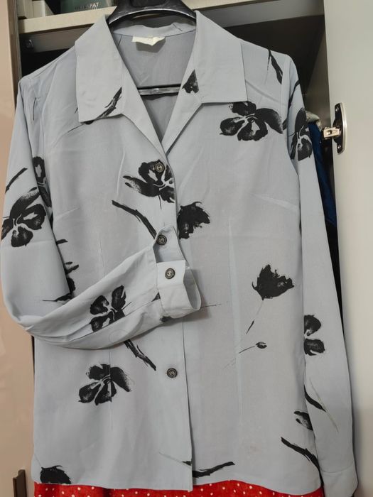 Продам блузки, очень красивые в идеальном состоянии. 46-50 размер.