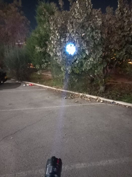 Фонар  сотилади      заряд мик,дори  (цифравой дисплей)