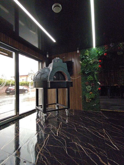 Cuptor de pizza pe lemne