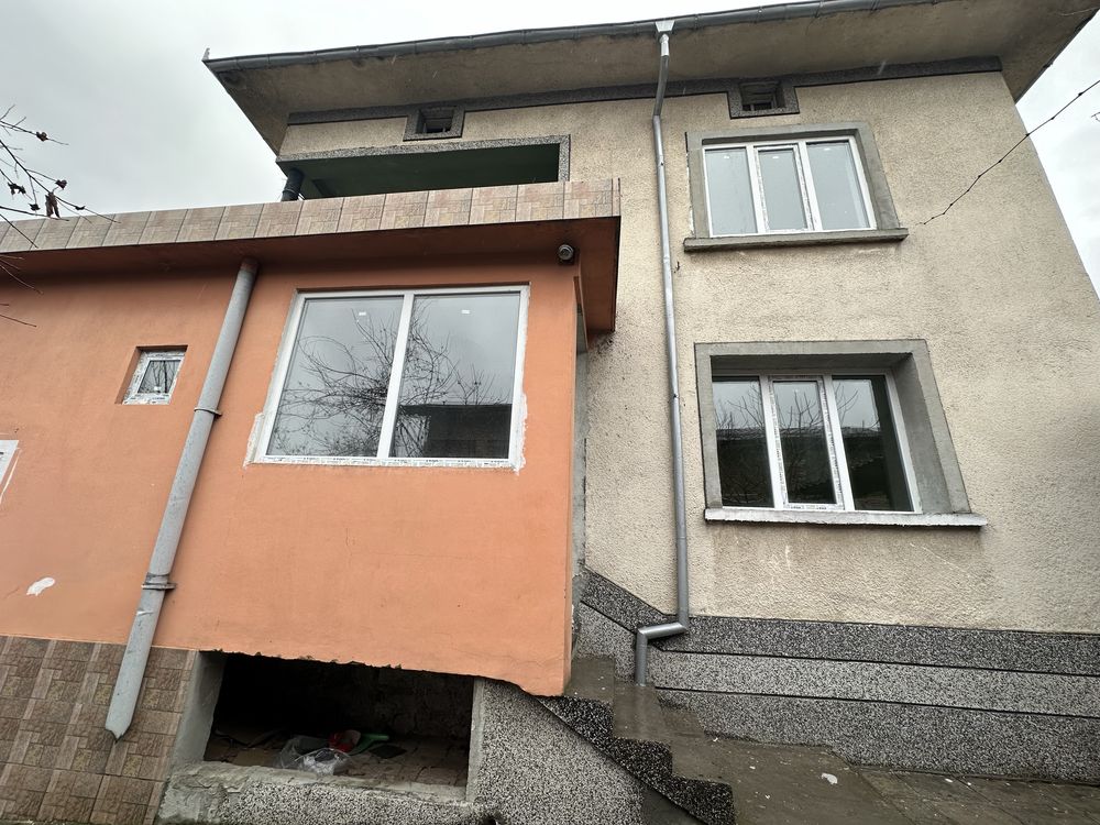 Двуетажна Къща Димитровград с търговско помещение 90кв