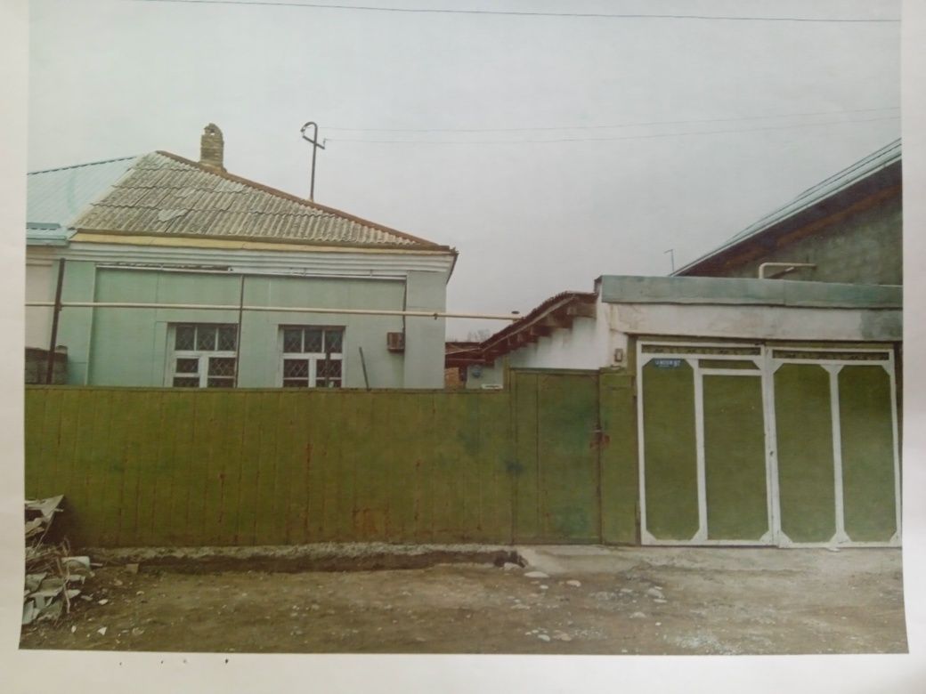 Продаётся  полдома.
