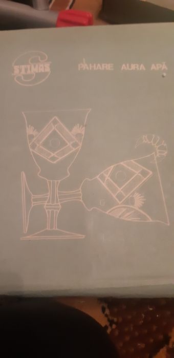 Pahare vechi din sticlă