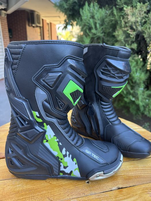 Ботуши за мотор 41