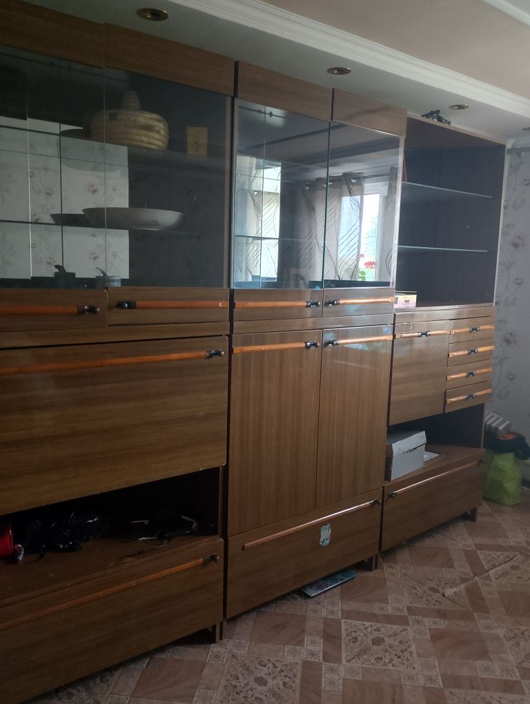 Продам б/у стенку